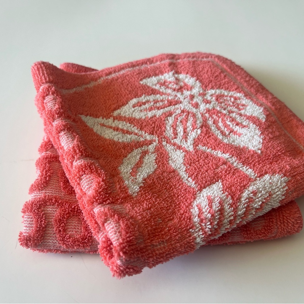 •Vintage 70s Cannon Pink Floral Textured Washcloths x2•